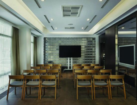 Merano Chair - Natural Oak - White Pad - by TON